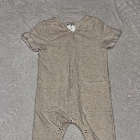 Smash + Tess cream tan Baby Romper with Snap Closures - Picture 4 of 9